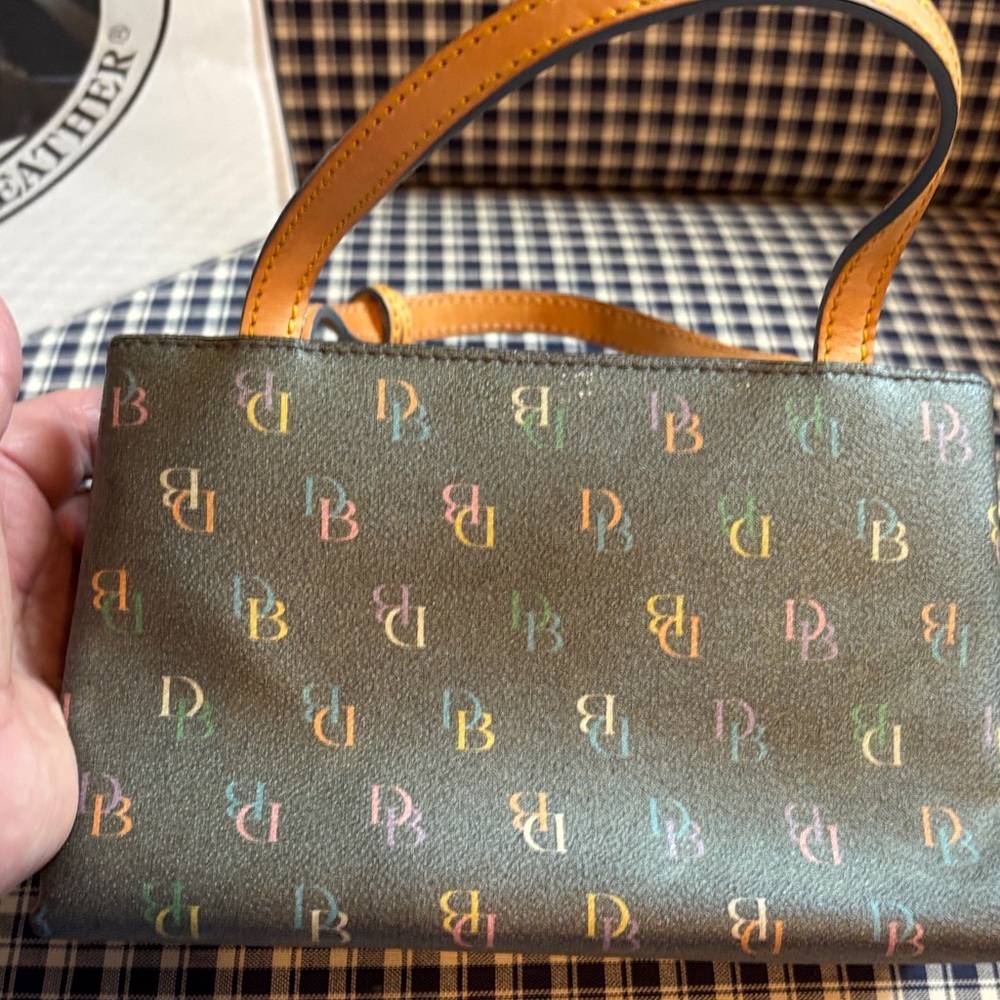 Dooney & Bourke Olive Signature Mini bag with Tan Trim and Heart Charm; Y2K - Picture 5 of 11